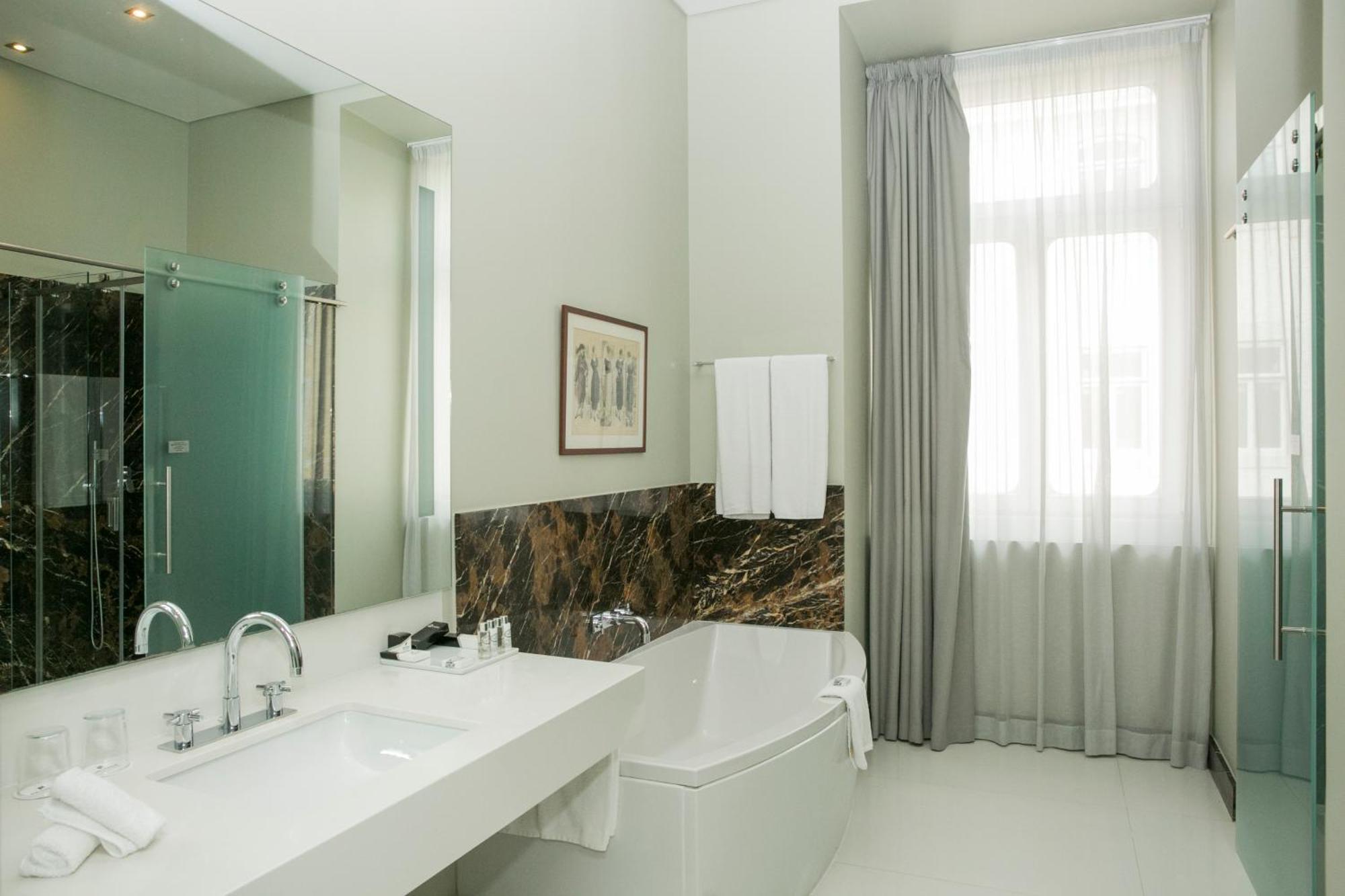 Suite Áurea King Size Bed
